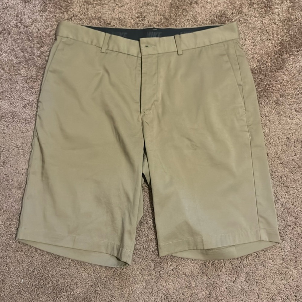 NIKE Dri-Fit Khaki golf shorts - size 32 medium